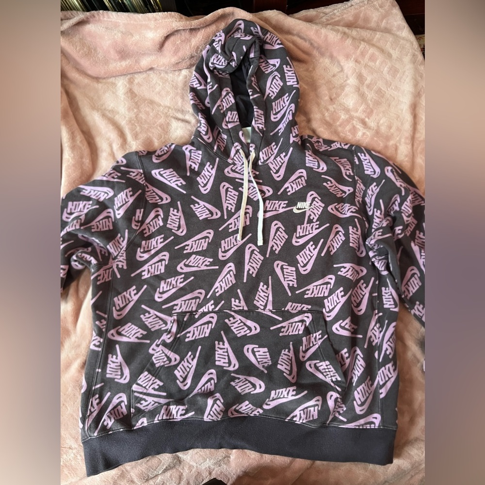 Nike sweatshirt - Picture 1 of 4